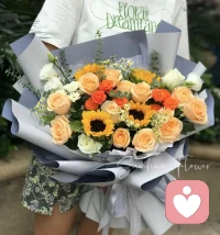 幸福的婚姻是
“0.5+0.5=1”，兩個(gè)人將一半的優(yōu)點(diǎn)和個(gè)性湊合在一起，互相忍讓和包容才能獲得幸福!配圖