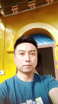 人這一輩子無非就四個字。錢！命！家！情！你細品。配圖