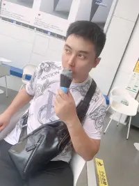 是男人就應該懂得一個道理。女朋友沒了可以再處，朋友沒了可以再交，工作沒了可以再找，錢沒了可以再賺。你什么都不缺，缺的只是一份重新開始的勇氣。配圖