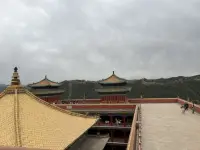 什么是愛？其實很簡單。凡是提高、充實、豐富我們生活的東西就是愛，通向一切高度和深度的東西就是愛。配圖