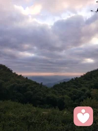 仁者，人之所親，有慈惠惻隱之心，以遂其生成。
仁之為體，如天，天無不覆；如海，海無不容；如雨露，雨露無不潤。慈惠惻隱，所以用仁者也。非親於天下，而天下自親之。無一夫不獲其所，無一物不獲其生。配圖