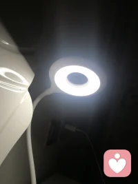 心里清清明明，如這盞夜燈，我能做到，君亦能。我愛我的每一個朋友，我衷心每一個有煩惱的朋友，在2023年元旦到來之前，能治愈或減輕自己面臨的最大的煩惱。或自愈或他愈，有時自己并不是一個人，還有我，他，你們。也許自己什么問題也沒有，只不過覺得生活太感無聊，沒有夢想和追求，自覺無所事事浪費了青春大好光陰。海內存知己，天涯若比鄰，也許我們遠隔千山萬水，甚至海角天涯，只要我們的心至誠，我相信熱情也能隔空被點燃，希望亦能被瞬間喚起。配圖