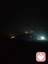 山頂上的燈帶好美啊配圖