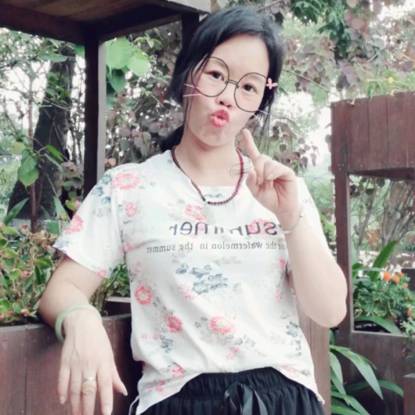 婉玲（傾聽）