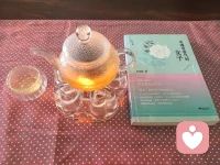 茶润烟火，
书养心性。
静享独处时光，
做灵魂有香气的女子。