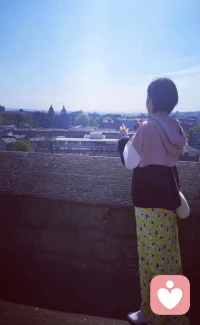 你好，我是您的傾聽師然子，今天我入駐了給力平臺，和大家有個交流的機會，如果您在日常生活或工作中有各種困擾，不開心，焦慮的情緒，都歡迎您向我傾訴您的心聲。我善于分析，抓住問題的本質根源，尋找最合適的突破口，促進您從新的視角看待人事物，從而擁有積極正向的情緒來增強行動力，實現您的潛能，找到解決問題的方法路徑，幫您走出困境，以健康快樂的心情，面對日常的生活和工作。
我平常喜歡旅游，看書，生活中也是個好奇心強，喜歡探索未知領域的愛好者，有一定的人生經歷與閱歷的積累，這些也許都是我能幫助到您的有效資源。
以下分享一些我日常生活中的照片，如果我們有緣，歡迎您的傾訴，我愿意陪伴著您一起度過不開心的日子。配圖