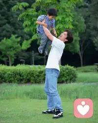 教子之道
养育男孩的四个错误做法，会让他长不大:
1.很少抱他。很多父母把拥抱给了女孩子，认为男孩子没必要。恰恰相反，男孩的情绪控制能力发展比女孩慢，更需要你的拥抱。
2.不许打闹，不许跑。很多父母正在培养安安静静的男孩子，但是肢体活跃，野蛮好斗是他的天性，因为他精力充沛，得不到释放，体格长不大。
3.唠唠叨叨。对男孩事无巨细喋喋不休，会让他认为自己很弱很幼稚，需要保护，心理长不大。
4.爸爸缺失。运动、打闹、探险，会让爸爸看上去高大威武，无所不能，树立男子汉模板。爸爸缺失，男孩的精神长不大。