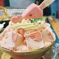 人生來就有一個不好的習慣，總是愛跟別人比較，看看有誰比自己好，又有誰比不上自己。而其實，為你的煩惱和憂傷墊底的，從來不是別人的不幸和痛苦，而是你自己的心態。只要有比較，就會有心理落差，比來比去，最后的結果，就是挫敗感和自我否定。其實，當下最珍貴的，就是你此時正擁有的，生活不在別處，恰在此處。少一些比較，多一些珍惜，你才會收獲一份從容，一份快樂。配圖