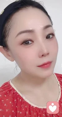 生活可以五颜六色但绝不乱七八糟，不管活成什么样子，都会被人说三道四，这世界我们都只来一次，所以做自己喜欢的事就好…