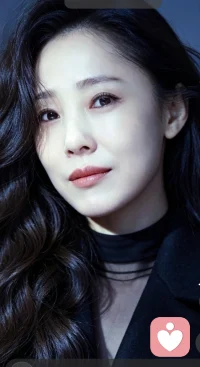 那些璀璨如星河的承诺，终究只是镜花水月，可望而不可及。配图
