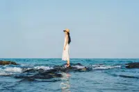生命的能量是流動的。
    當(dāng)生命的挑戰(zhàn)像河流一樣經(jīng)過你 ，帶著一種流動的方式進入到生活，工作，關(guān)系中，真正的接納才會發(fā)生。配圖