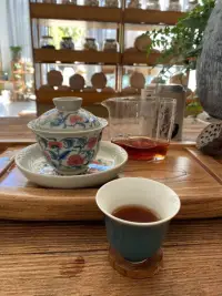 茶非茶，是名为茶
借由茶，闭眼观心
茶非茶，是名为茶
借由茶，善待自己
这是心灵的盛宴