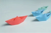 人們常常以為研究不過是一串串令人不解的數(shù)字。這并不是研究的目的。研究的目的在于，以嚴(yán)謹(jǐn)?shù)摹p少偏見的方式幫助我們了解復(fù)雜的心理現(xiàn)象與過程，去遇見那一顆顆雖然受困卻閃耀著獨(dú)一無二光芒的心靈——配圖