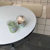 只闻花香，不谈悲喜。饮茶颂书，不争朝夕。
                        -----杨绛《将饮茶》配图