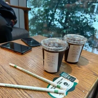 無論經歷怎樣的挫折、苦難，眼里都依然要有光、心里依然要有暖，即便是一蓑煙雨，也能走成一樹花開。配圖