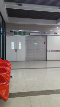 緊張忙碌中配圖
