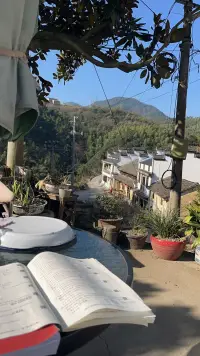 一個(gè)合格的傾聽者就是要做到價(jià)值中立原則不去影響來訪者的自我選擇耐心的傾聽不做任何價(jià)值評(píng)判配圖