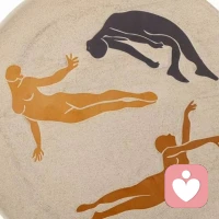 很多人借著婚姻的名義，
?在對(duì)方那里巧取豪奪，
?批評(píng)、指責(zé)、怨懟……
其實(shí)這些東西對(duì)婚姻的損耗不亞于賭博和家暴……
一句“我都是為了你好”或者“我都是為了這個(gè)家”，
然后就可以光明正大地傷害對(duì)方嗎？

要知道情緒價(jià)值和物質(zhì)價(jià)值同等重要，
如果一邊為婚姻付出金錢(qián)和勞動(dòng)，
一邊污染對(duì)方的心情、消耗對(duì)方的能量，
那么+100加上-100，
最后得數(shù)是個(gè)0，
等于什么都沒(méi)有。
如果金錢(qián)和勞動(dòng)也支持不了呢？
那不就是負(fù)數(shù)嗎？
所有關(guān)系都是價(jià)值交換，
別想白嫖，
不然就是明搶。

?配圖