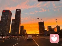 功利心在物資匱乏的年代是狩獵利器，但在生存焦慮已經普遍解決的當下對人際關系是傷害。我們是時候與功利心和解，把目的、光環、錢袋子都放置一旁，活在當下，有覺察地做真實的自己，進行一致性表達，不做評判。配圖