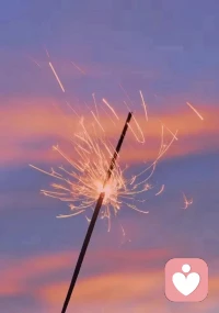 婚姻中最好的狀態是：
誰也不自卑，誰也不自負。
相互平衡、彼此滋養、共同成長！
特別是懂得：
脾氣誰都有、包容誰都缺。
精彩人生，自己成全。配圖