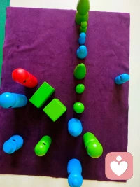 在生活中,我們偶爾會(huì)遇到一些自戀型人格的人。自戀者的共同特征是自我感覺過于良好,需要時(shí)時(shí)獲得他人的贊美,缺乏同理心。遇到批評時(shí),自戀者往往會(huì)出現(xiàn)情緒激動(dòng)、人身攻擊等過激反應(yīng)。這類人很難與人建立長期穩(wěn)定的關(guān)系,給身邊人帶來壓力。配圖