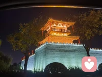 一個和自己有深度和解，良好自我認同感的人，內在和諧，TA的情感是純天然的，是隨自然流淌的，是豐富又充盈的，是喜悅又溫暖的，是贈人玫瑰后的手留余香，是他人心中的一縷陽光，一陣微風，一抹綠。
?配圖