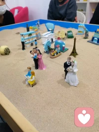 幸福的童年能夠治愈一生
?不幸的童年可能需要用一生治愈
?心理咨詢、心靈療愈 就是讓你
?當下就能化解你過往童年的不幸
?或者是你長大后無法承受的打擊
?有病就治病 無病就強身強心
?給自己一個從容淡定的人生！配圖