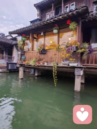 抑郁症和焦虑症的区别。
一、抑郁症：想死。 焦虑症：怕死
二、抑郁症：纠结过去 。焦虑症：担心将来
三、抑郁症：兴趣下降 。焦虑症：急躁易怒
四、抑郁症：情绪低落 。焦虑症：紧张恐惧
五、抑郁症：早醒 。焦虑症：入睡困难
六、抑郁症：面色麻木无神 。焦虑症：面部表现不自然
​配图