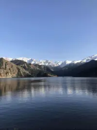 一段婚姻，如果有一天被背叛了
該何去何從？
在咬牙切齒的切膚之痛里
如果能收拾好稀巴爛的心情，讓這段經由愛開始的關系
也能經由愛結束……
何嘗不是一種巨大的穿越！配圖