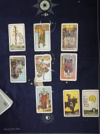 新的一年，想要換工作，又擔心自己能否適應，糾結??讓塔羅幫你分析所有的利弊，不再受選擇困擾～～配圖