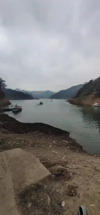 婚姻為何沒有希望的那樣美好？
男人女人進入婚姻后，面臨的生活，不像戀愛期間，為了追求對方，無論男女，都盡力掩飾自己不好的一面，展現在對方面前都是很優秀的，在這個時期，心里都認為自己找到了自己心悅的另一半，既便出現了一點錯誤，也會用更多的優點來掩蓋，正所謂情人眼里出西施，自己的情侶是一個完美的人，所以，在這個期間，愛情是多么的浪漫。

可是進入婚姻生活中，為了生活，事業，責任感，就沒有更多的時間去秀恩愛了，更多的是柴米油鹽醬醋茶，雙方都會感覺到曾經的愛的誓言哪里去啦，現實生活就剩下了，報怨，責憊，互相傷害，經常會因為一點小事情進入冷戰，對對方很失望，進入了幻滅期，特別是女人，內心會倍感焦慮，總覺男人沒有給她帶來足夠的安全感，心理危機感導致她對未來有不確定性，于是開始了各種報怨配圖