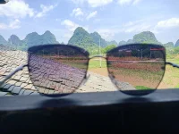 審視自己的內(nèi)心，接納自己的不完美，不逃避將來(lái)，不停留在過(guò)去，客觀理性地看待問(wèn)題，積極地去應(yīng)對(duì)。配圖