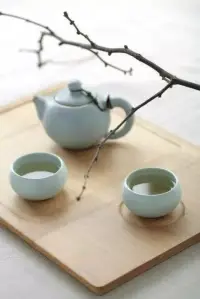 當你能控制自己的情緒時，你就是優雅的；當你能控制自己的心態時，你就是成功的。優雅不是訓練出來的，而是一種閱歷；淡然不是偽裝出來的，而是一種沉淀。配圖