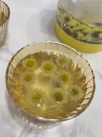 一碗茶，一本書，
心有所想，亦有所念……配圖