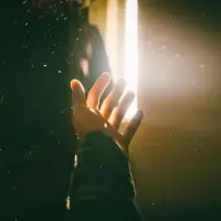 勇敢地承認和面對自己的情緒問題，一點點的清理掉內(nèi)心的情緒“淤泥”，讓陽光照進情緒的隱秘角落，讓內(nèi)心重拾寧靜，讓生活回到正軌。只要你愿意，一切皆有可能！配圖