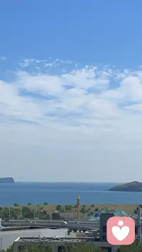 我與春風皆過客，你攜秋水攬星河。配圖