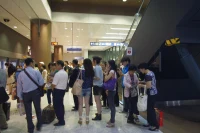 離登機(jī)，還有一個(gè)多小時(shí)，等待中………………配圖
