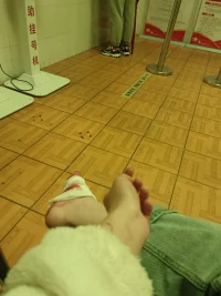 在最苦最難的時候一個人熬過去的。配圖