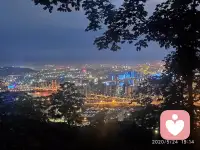 长大以后才发现，很多心事无从诉说
怕家人担心，怕朋友不解，只能独自消化所有负面情绪
 
失眠、迷茫、反复内耗、陷入情绪怪圈…
别一个人硬扛啦。
 
在这里，没有评判，没有指责
你可以肆无忌惮表达真实的自己
我们一起梳理情绪，和解过往
把紧绷的心慢慢放松下来
愿你往后，心有归处，自在从容。配图