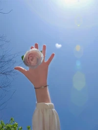 “保持熱愛，總會有很多瞬間
告訴你，生活溫柔且浪漫”配圖