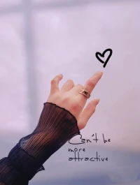“心情要好，生活要嗨，開(kāi)心就笑，累了就睡，生活不一定很酷，但一定要有態(tài)度”。配圖