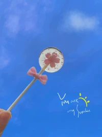 幸福就是一只蝴蝶，
當(dāng)你努力追逐的時(shí)候，
總是追不到；
如果你安靜下來，
它也許會(huì)停在你身上。配圖