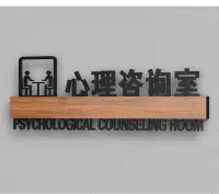 年輕人得抑郁癥，有哪些先兆？
1、認知異常
一般人認識世界通常是積極、樂觀的，如果這個年輕人出現悲觀、厭世的態度，家長一定要高度注意了；
2、情緒持續低落；
如果青少年出現持續情緒低落的表現，也要警惕其是否有抑郁傾向。
3、注意力不集中：
注意力難以集中也是青少年抑郁的一個常見癥狀，大腦中經常會出現一些沒有用的想法，學習成績也會一路下滑。
4、興趣改變：
有抑郁傾向的青少年通常對于自己感興趣的事情也沒有太大的情緒波動，而且很難從中找到快樂的感覺。
5、自殘等傾向：
6、睡眠障礙：
比較常見的癥狀就是早醒、失眠、多夢，很難精力學習；還有的青少年會有飲食減少或暴飲暴食等改變，也有可能是抑郁的前兆。配圖