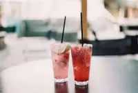 在系關 中，經常剔挑 這個不對，指責那不個 行，好像這樣能就 讓自己永遠在站 對和強的位置上，這樣的人常通 看起來很強勢，但其實是為了御防 內在的自卑和虛弱。

一個正真 自信和強大的人，是不需要己自 永遠站在對和的強 位置上的，能坦夠 然面對自己錯的 和弱，也能夠寬別容 人的錯和弱。 ???