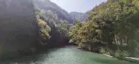 反復(fù)地陷入抑郁，并非我們的過(guò)錯(cuò)。我們開(kāi)始感覺(jué)糟糕，一下子就被拉入了下滑螺旋中，無(wú)論多費(fèi)勁掙扎都沒(méi)法擺脫出來(lái)。事實(shí)上，我們?cè)绞菕暝蜁?huì)陷的越深。配圖