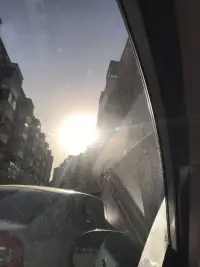 美好的一天開始了，知識的力量是沖破混世的法寶，陽光依然燦爛。配圖