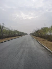 取悅自己，是我們畢生的課題。只有自己內(nèi)心的愉悅和充盈，才能幫助我們?nèi)股钪械哪切┚趩省⑹洹⒈瘋⑼纯嘁约胺N種的不快樂。配圖