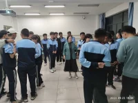 大一新生“有緣相識(shí)，快樂(lè)成長(zhǎng)”團(tuán)輔活動(dòng)在同學(xué)們的歡聲笑語(yǔ)中結(jié)束。配圖