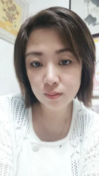 女人得能出得了廳堂，還得下得了廚房，還得會(huì)風(fēng)情萬(wàn)種，有得打得了野狼。我必須也強(qiáng)大起來(lái)。不虛此行，不負(fù)韶華配圖