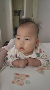 不要錯過孩子陪伴關鍵期：0到6歲陪著走；6至12歲，一起走；12歲以后放開手。配圖